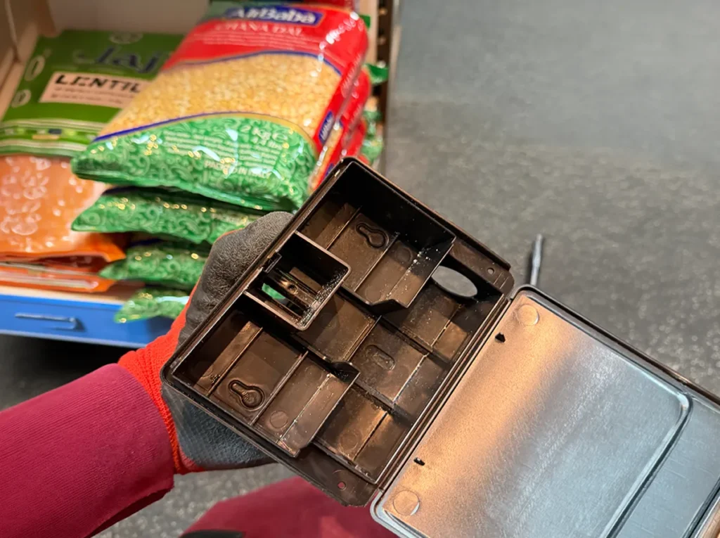 Köderstation für Mäuse im Supermarkt