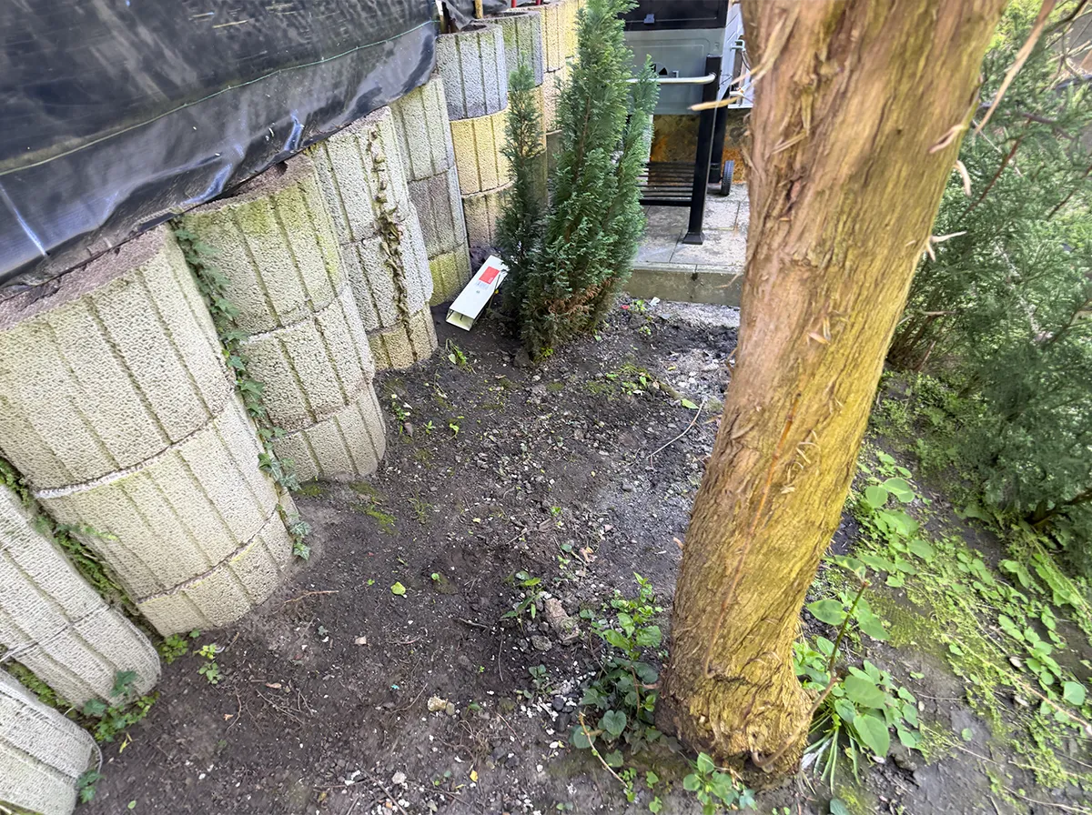 Rattenköderstation im Grundstücks-Außenbereich